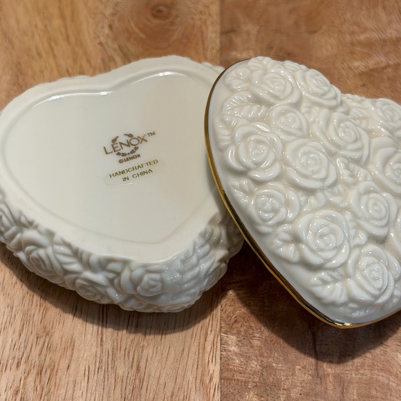 Lenox Handcrafted White and Gold Box - Picture 6 of 7